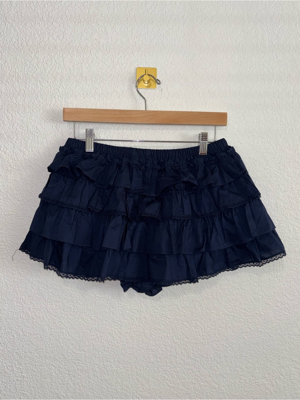 NWT Aritzia Sunday Best Navy Ruffle Bloomer Shorts Medium - Picture 5 of 7